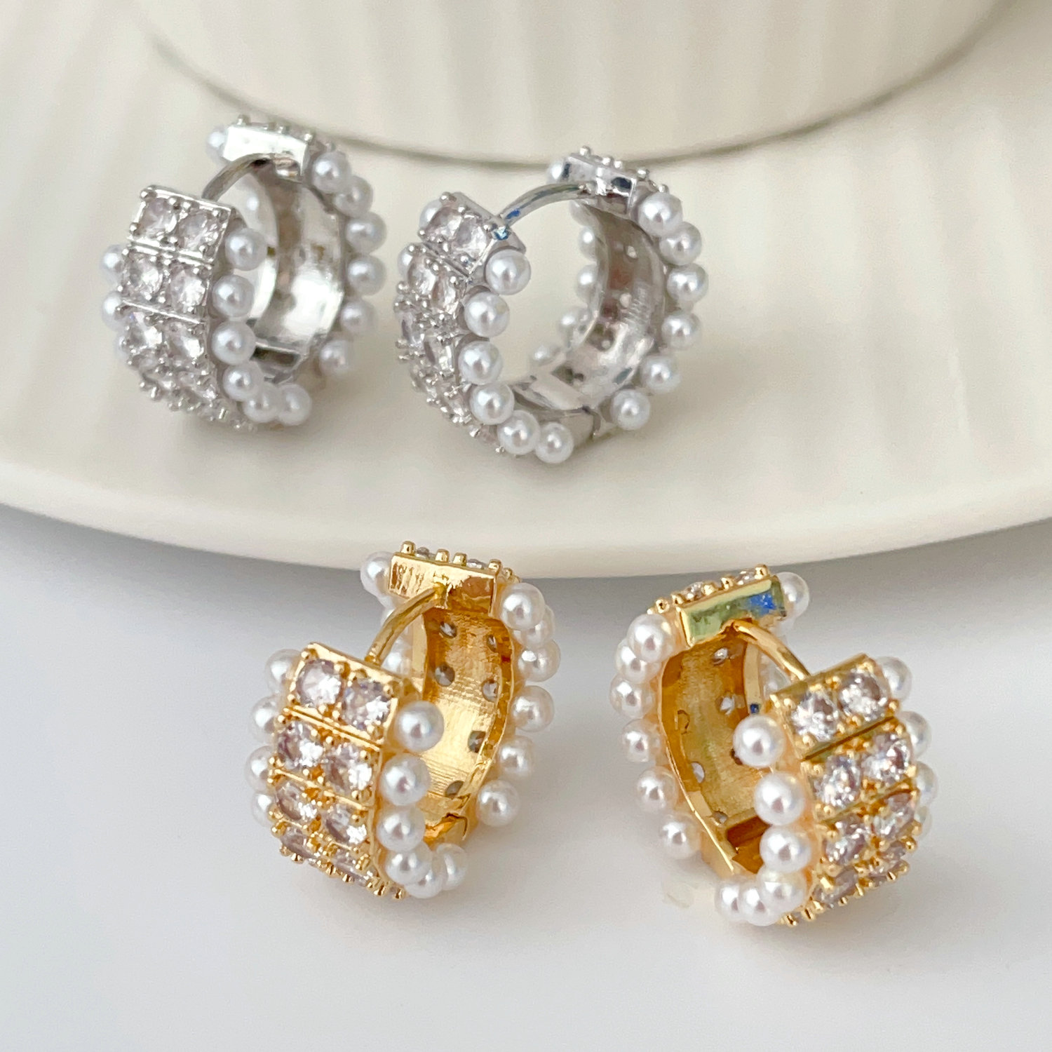 Pearl hoops earrings