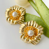 Pearl flower earrings