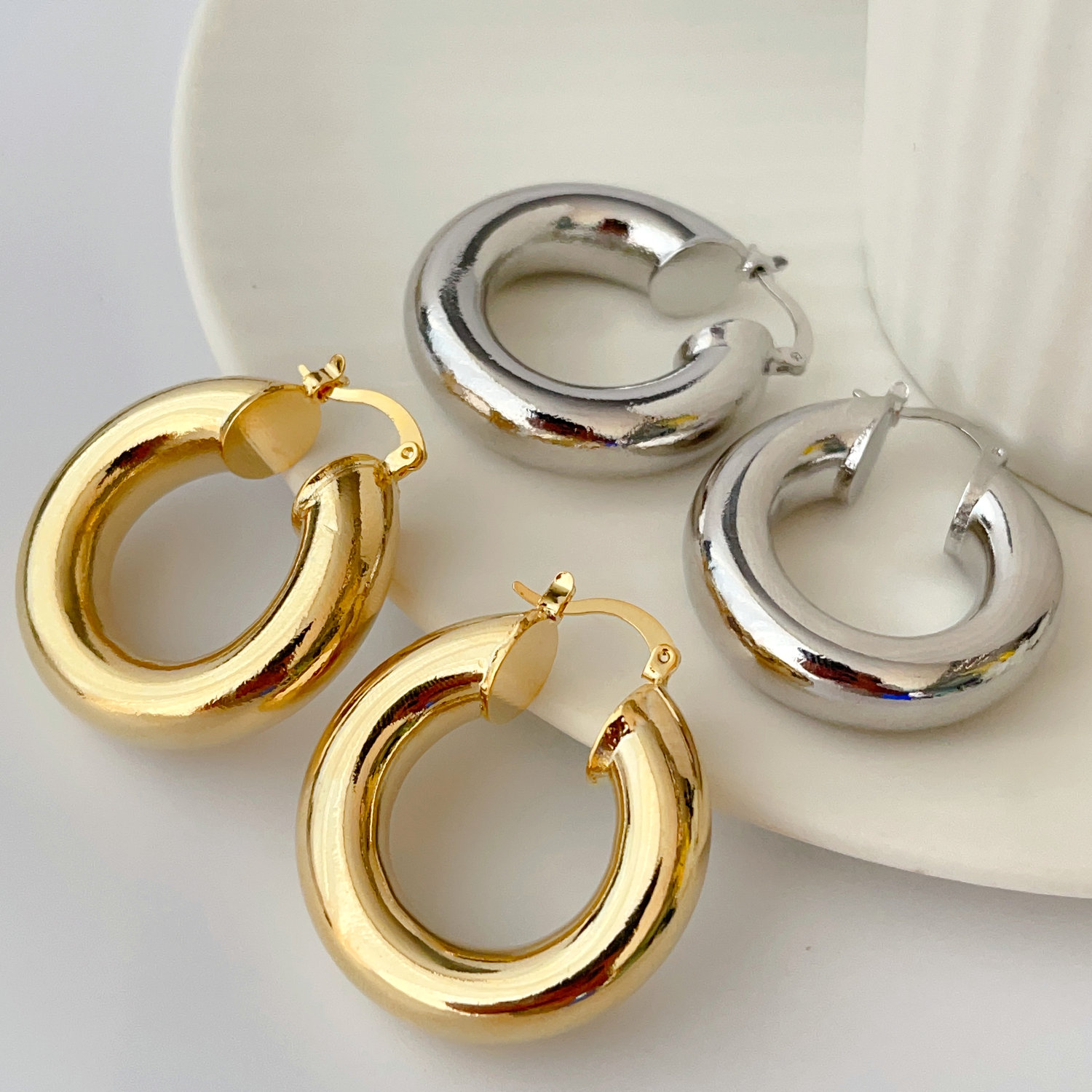 Chunky metal hoops earrings