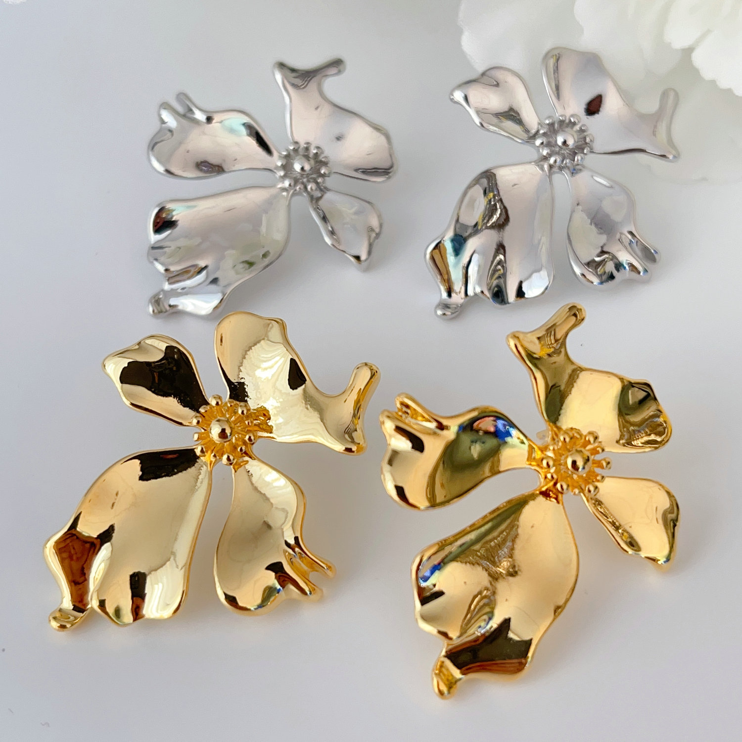 Flower metal earrings