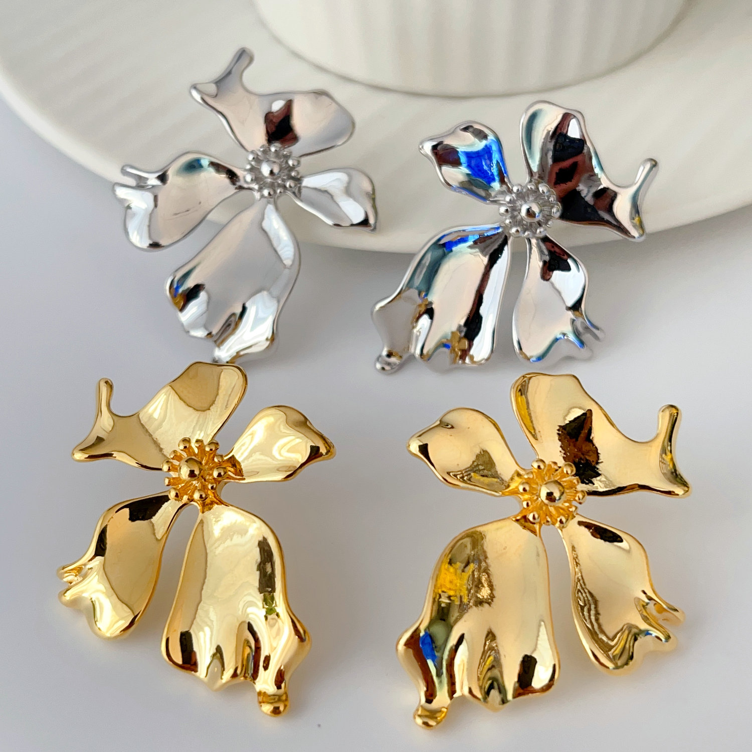 Flower metal earrings