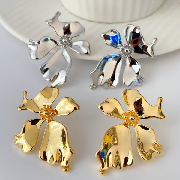 Flower metal earrings