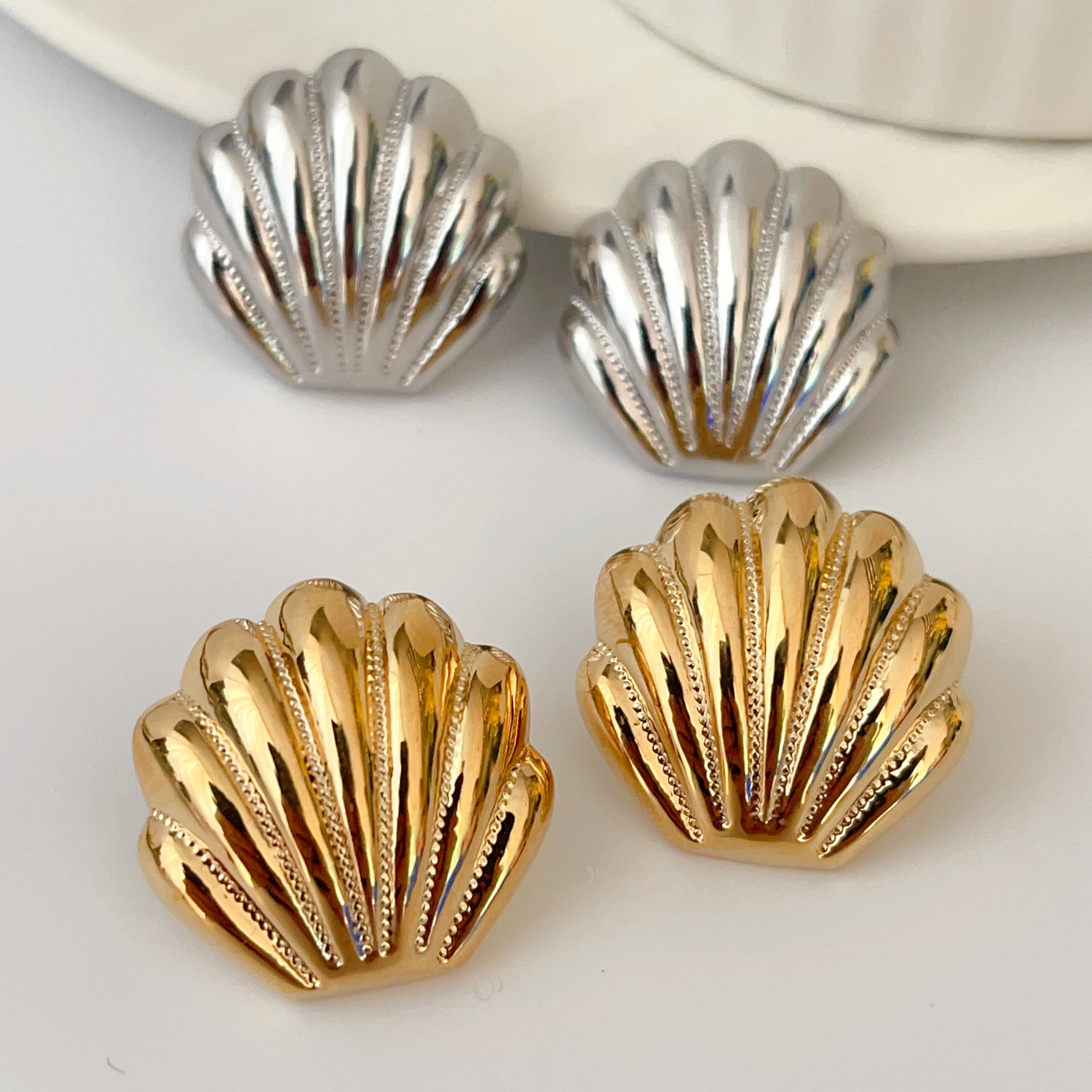 US$ 2.50 - Simple shell errings - www.charmself.com