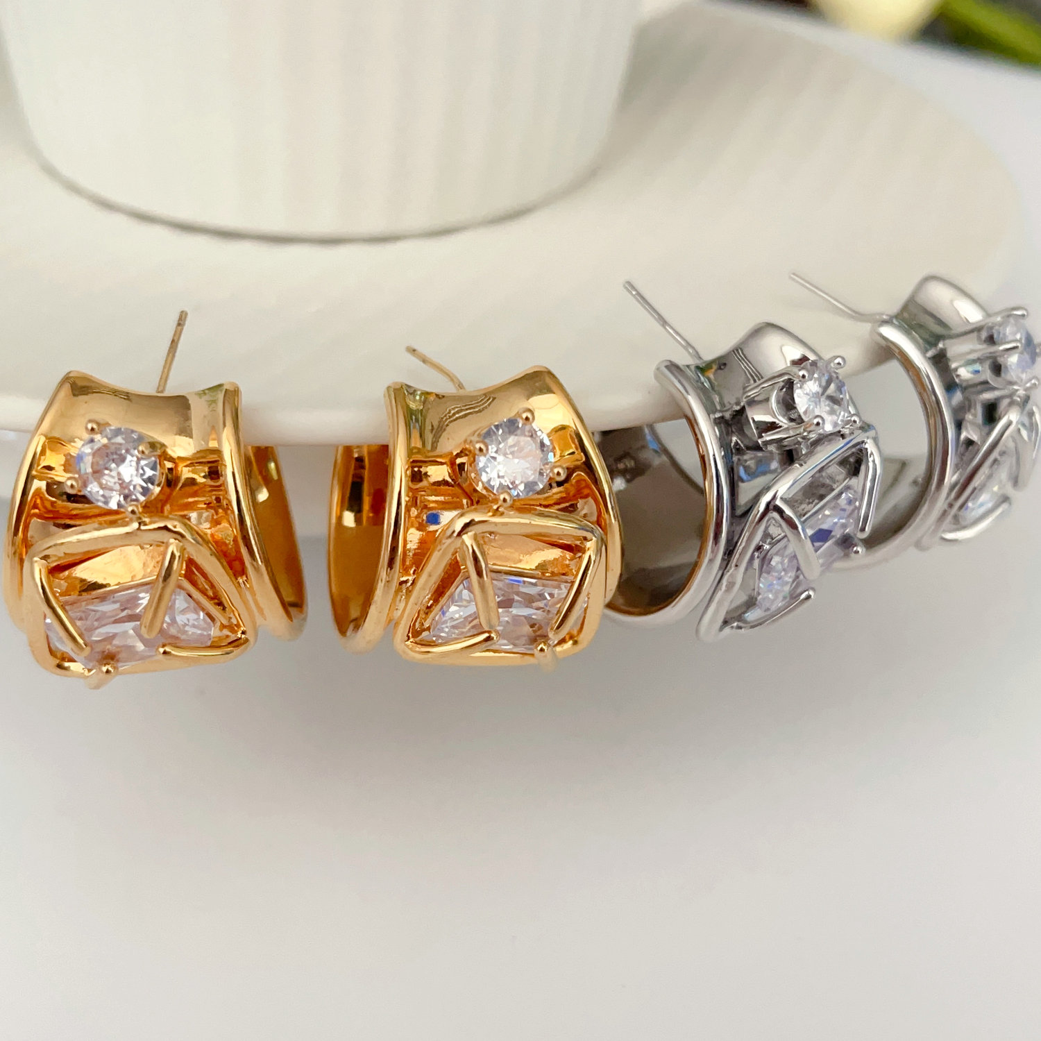 Heavy zircon hoops earrings