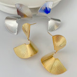Big Fan s metal earrings