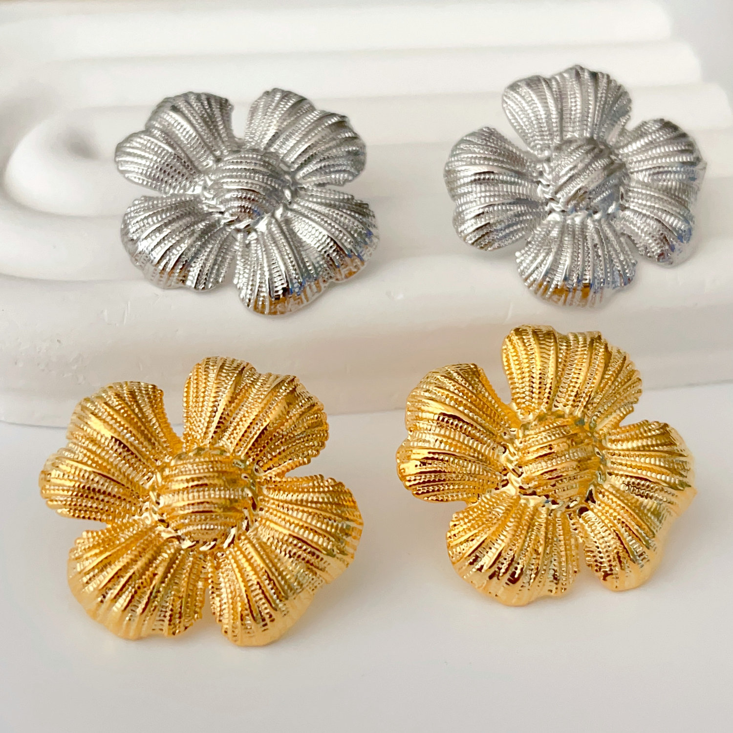 Flower metal earrings