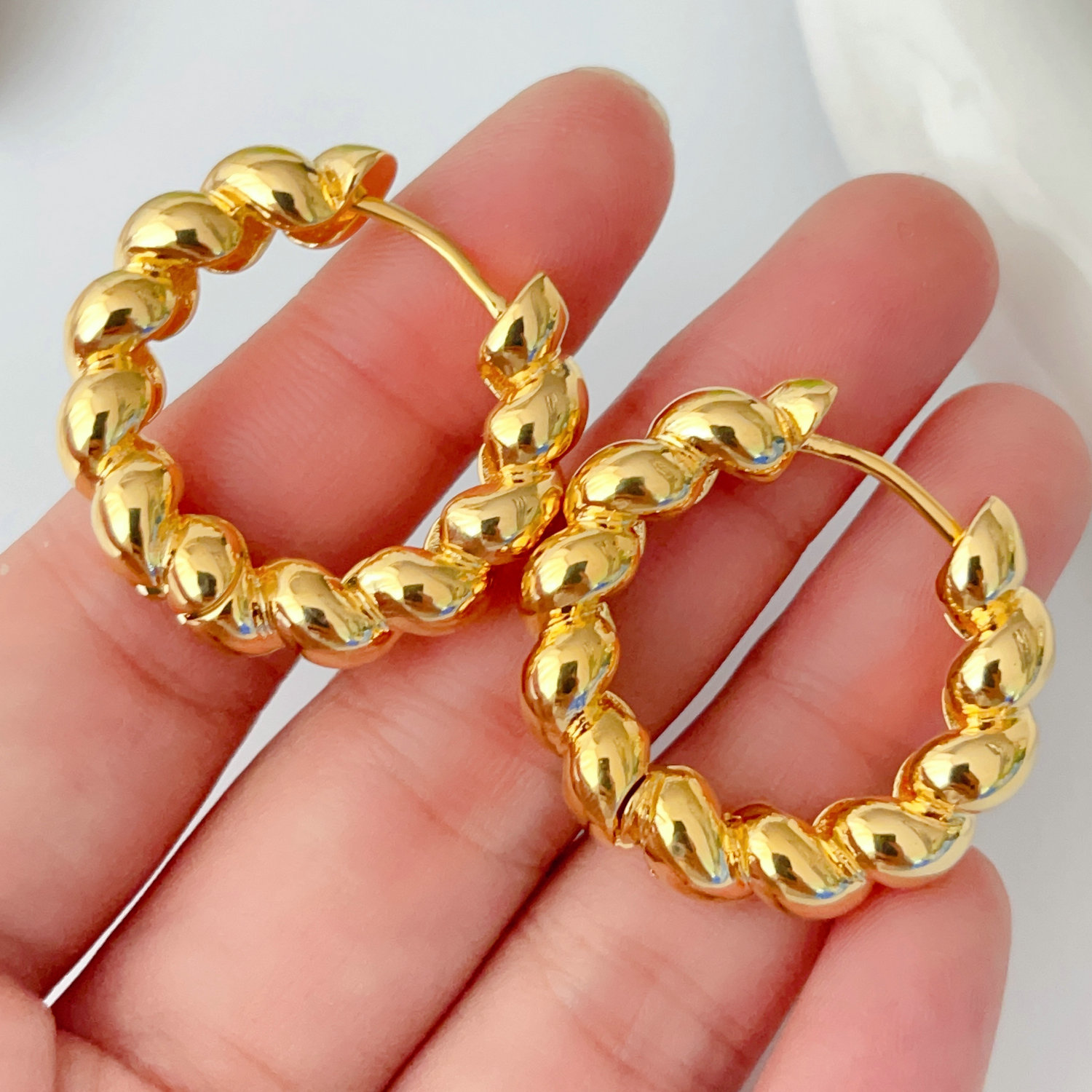 Metal twist hoops earrings