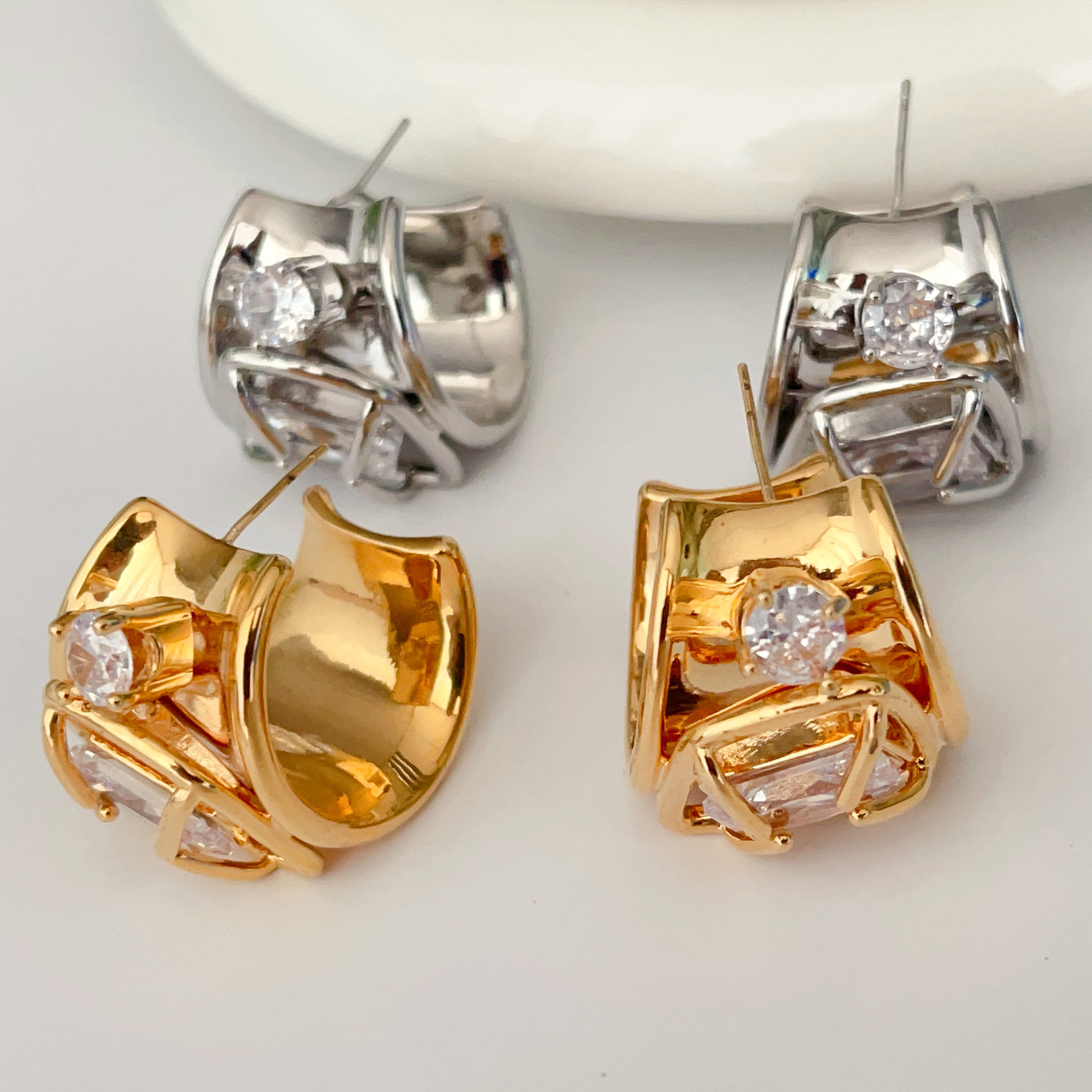 Heavy zircon hoops earrings