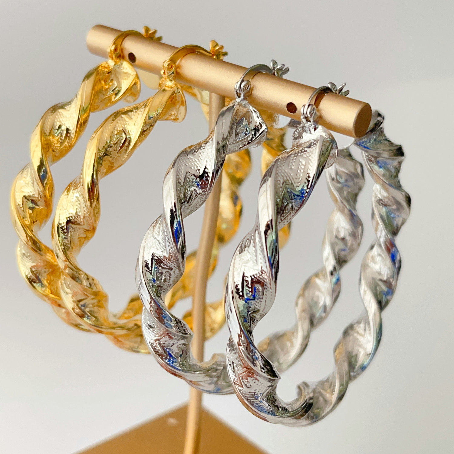 Metal twist earrings 60mm