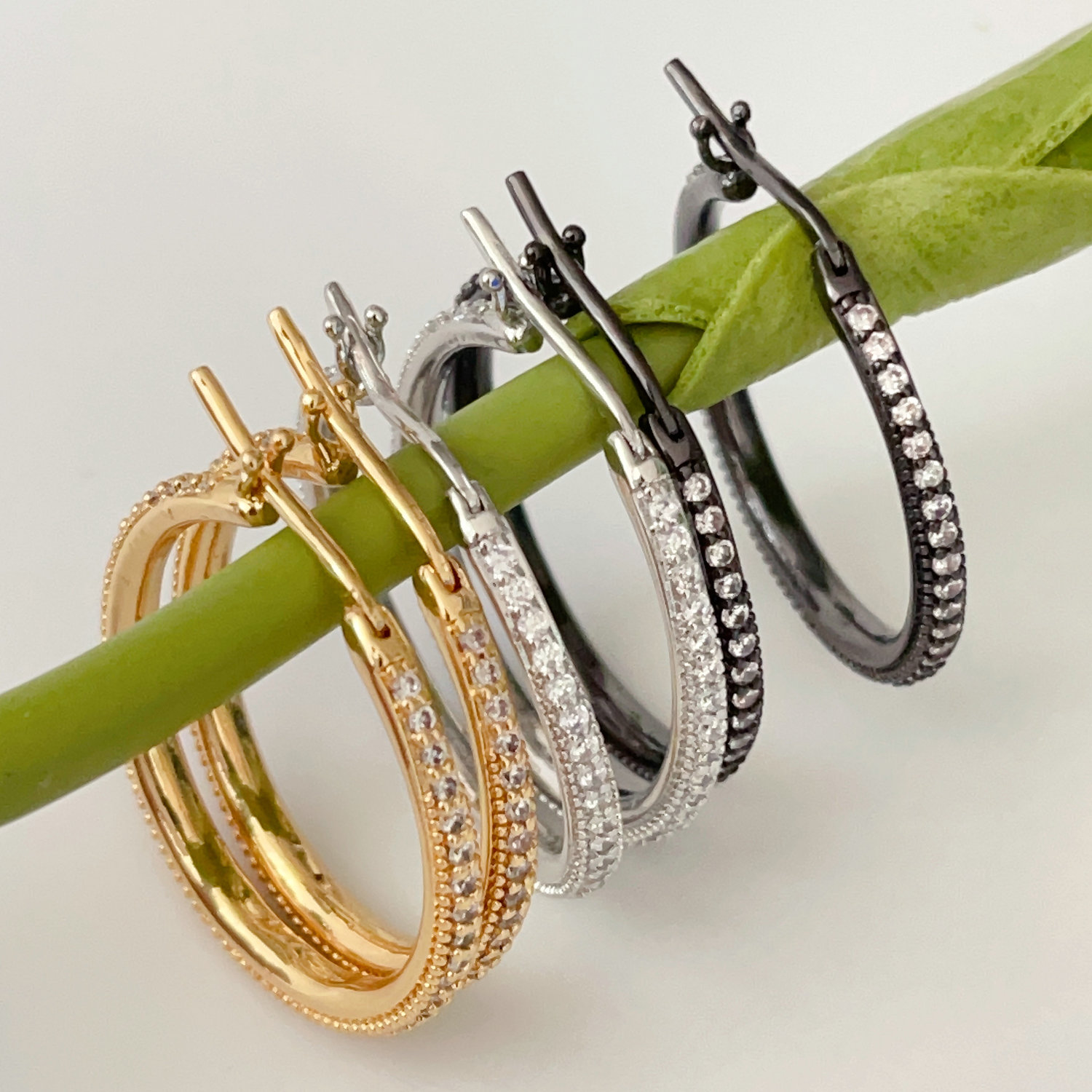 Simple zircon hoops earings