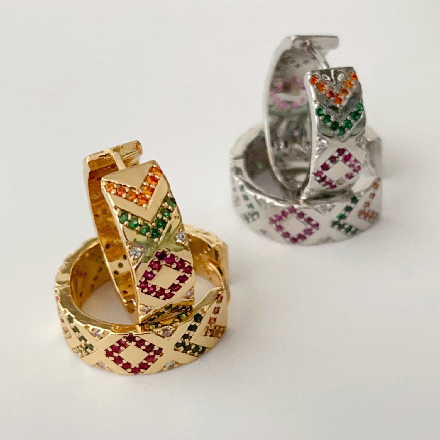 Colorful hoops earrings