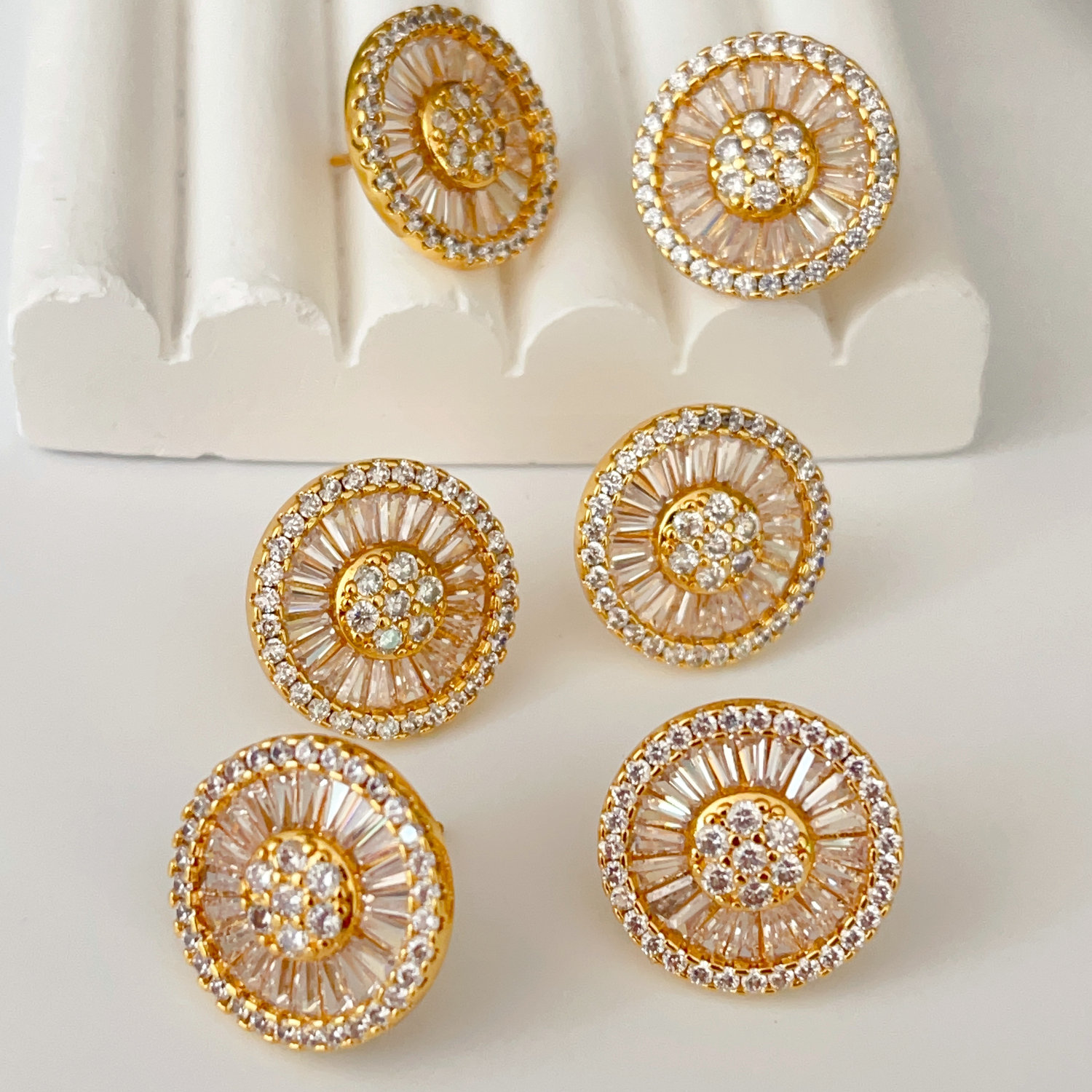 Round pave stud