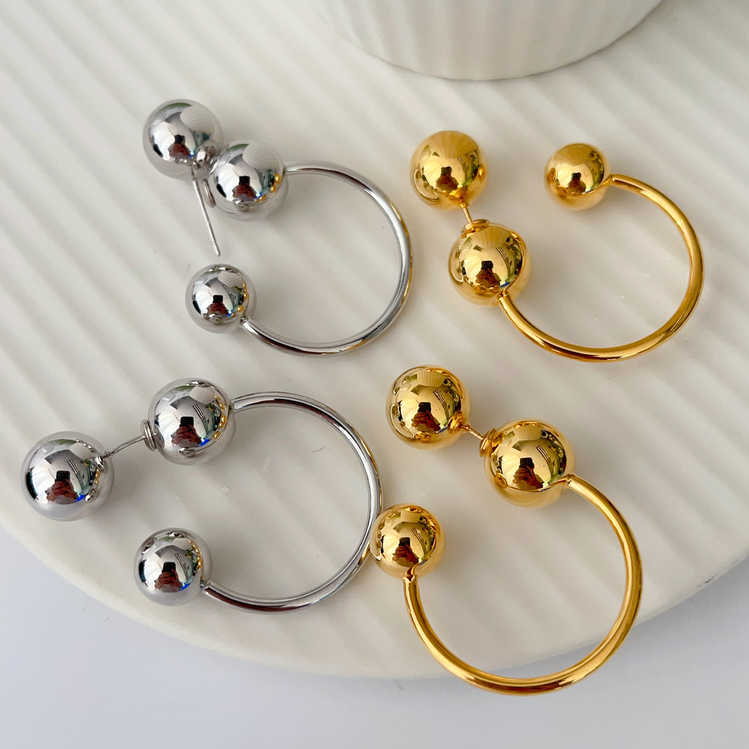 Ball earrings
