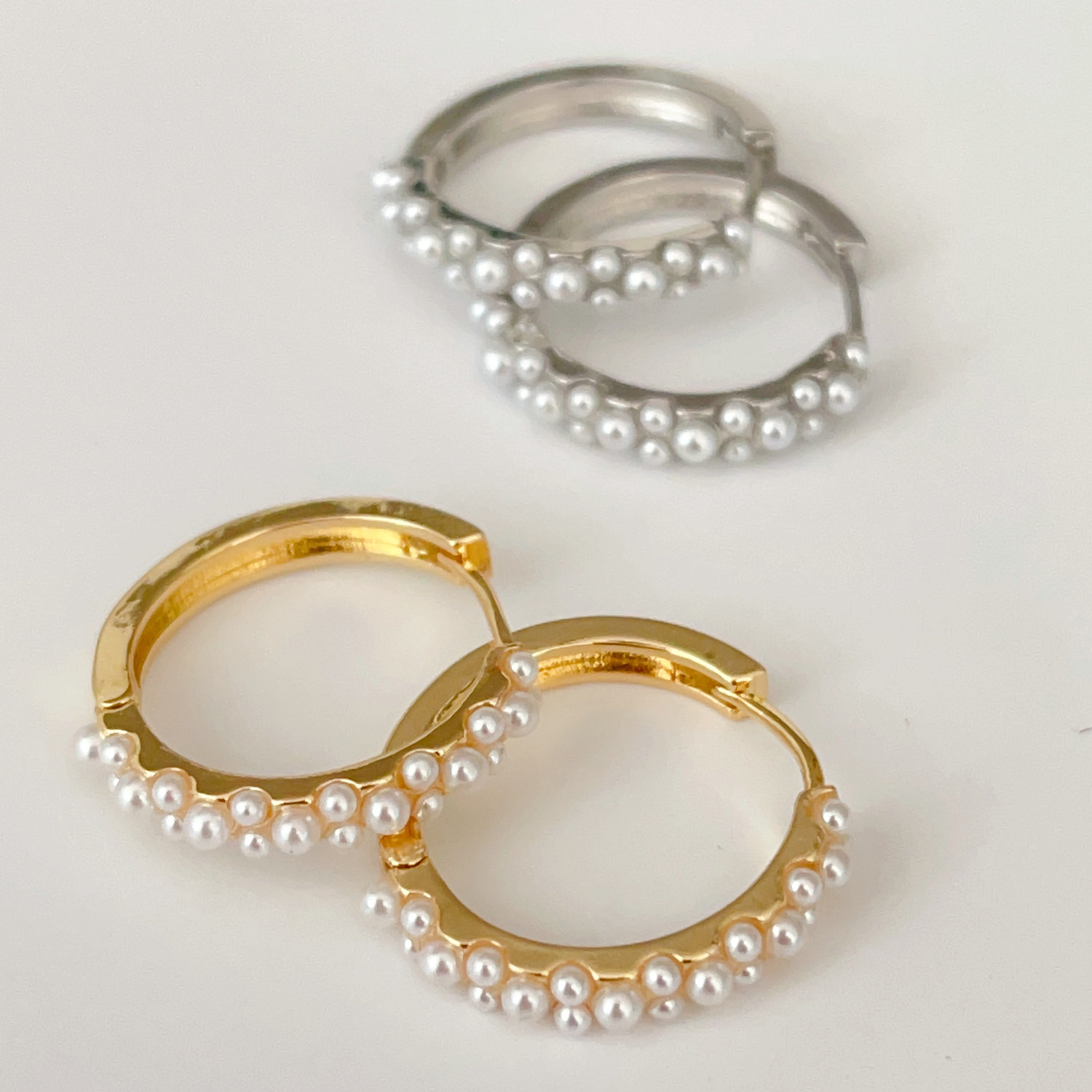 Small pearl hoops earrings