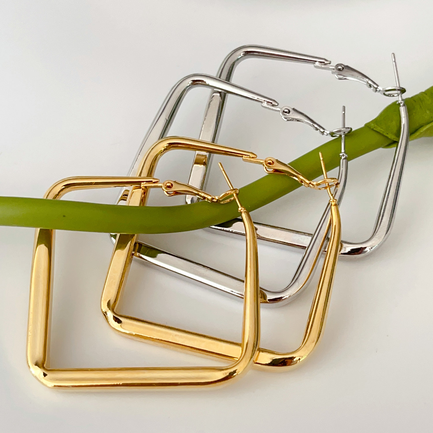 Simple square hoops earrings