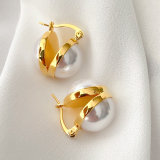 Round pearl earrings