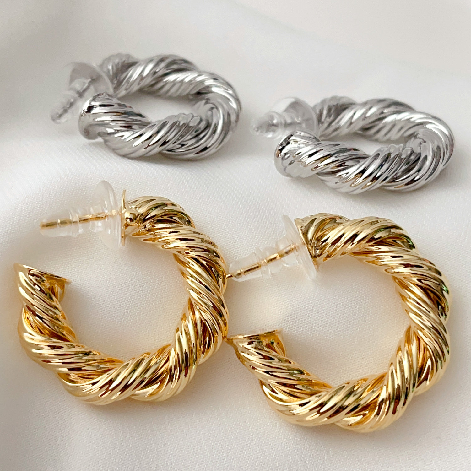 Metal twist hoops earrings