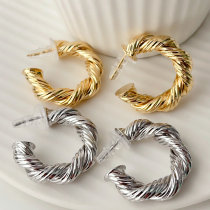 Metal twist hoops earrings