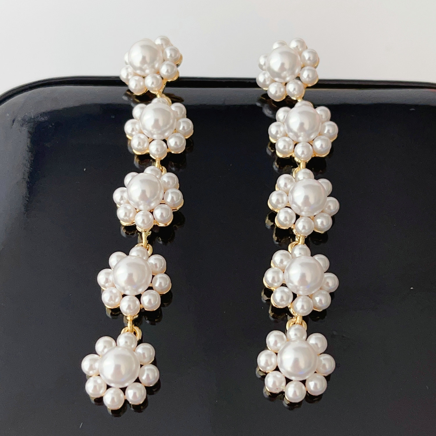 White flower pearl earrings