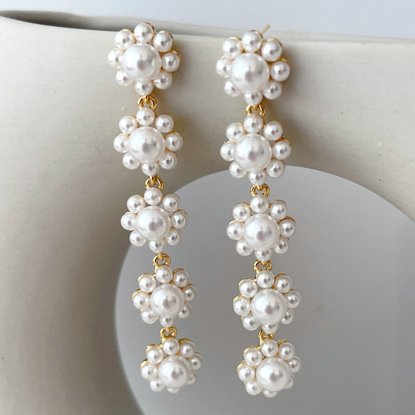 White flower pearl earrings