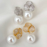 Flower pearl earrings