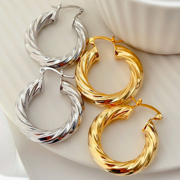 Metal twist hoops earrings