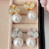 Flower pearl earrings