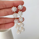 White flower pearl earrings