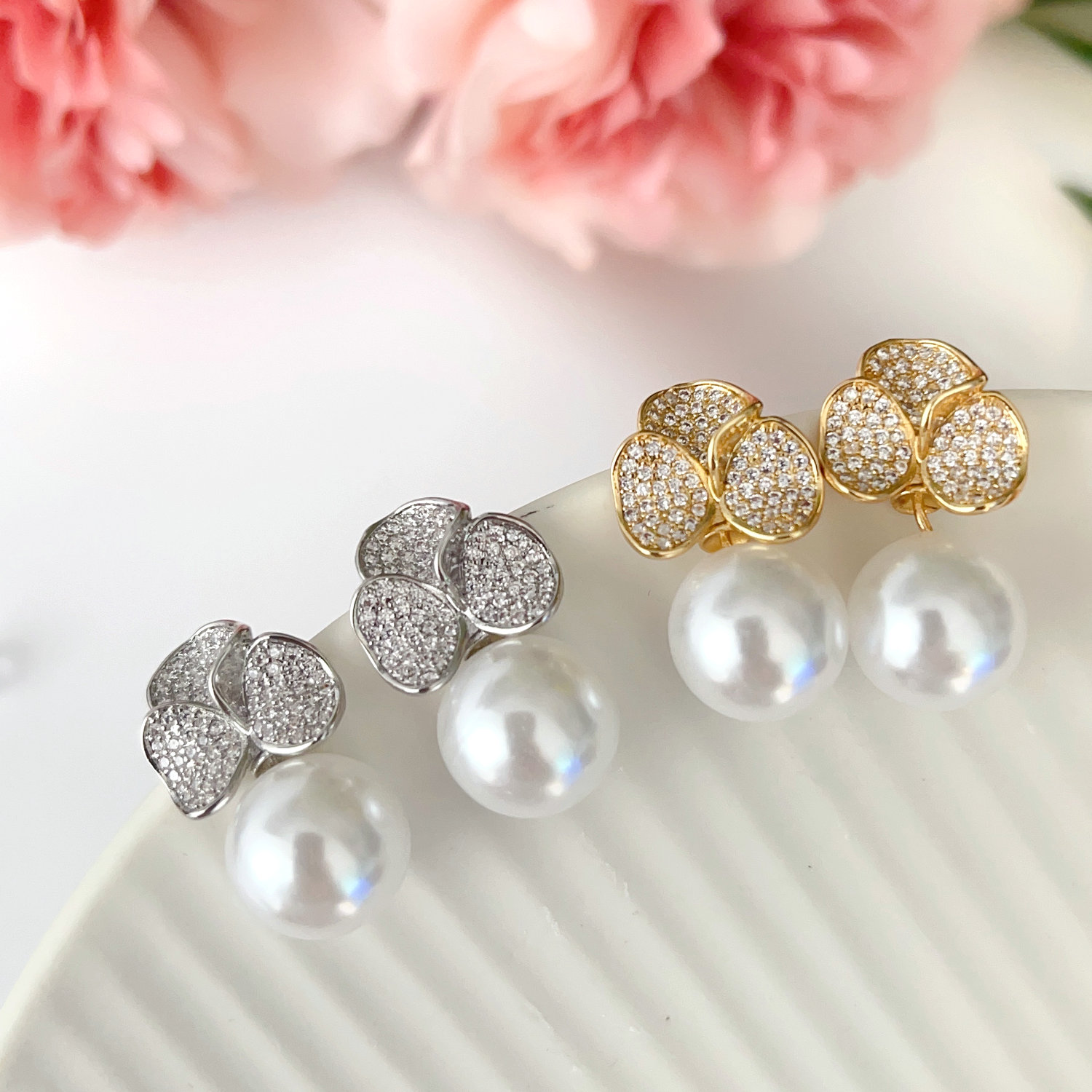 Flower pearl earrings