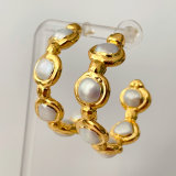 Pearl hoops earrings