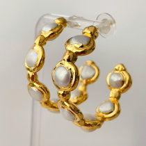 Pearl hoops earrings