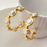 Pearl hoops earrings
