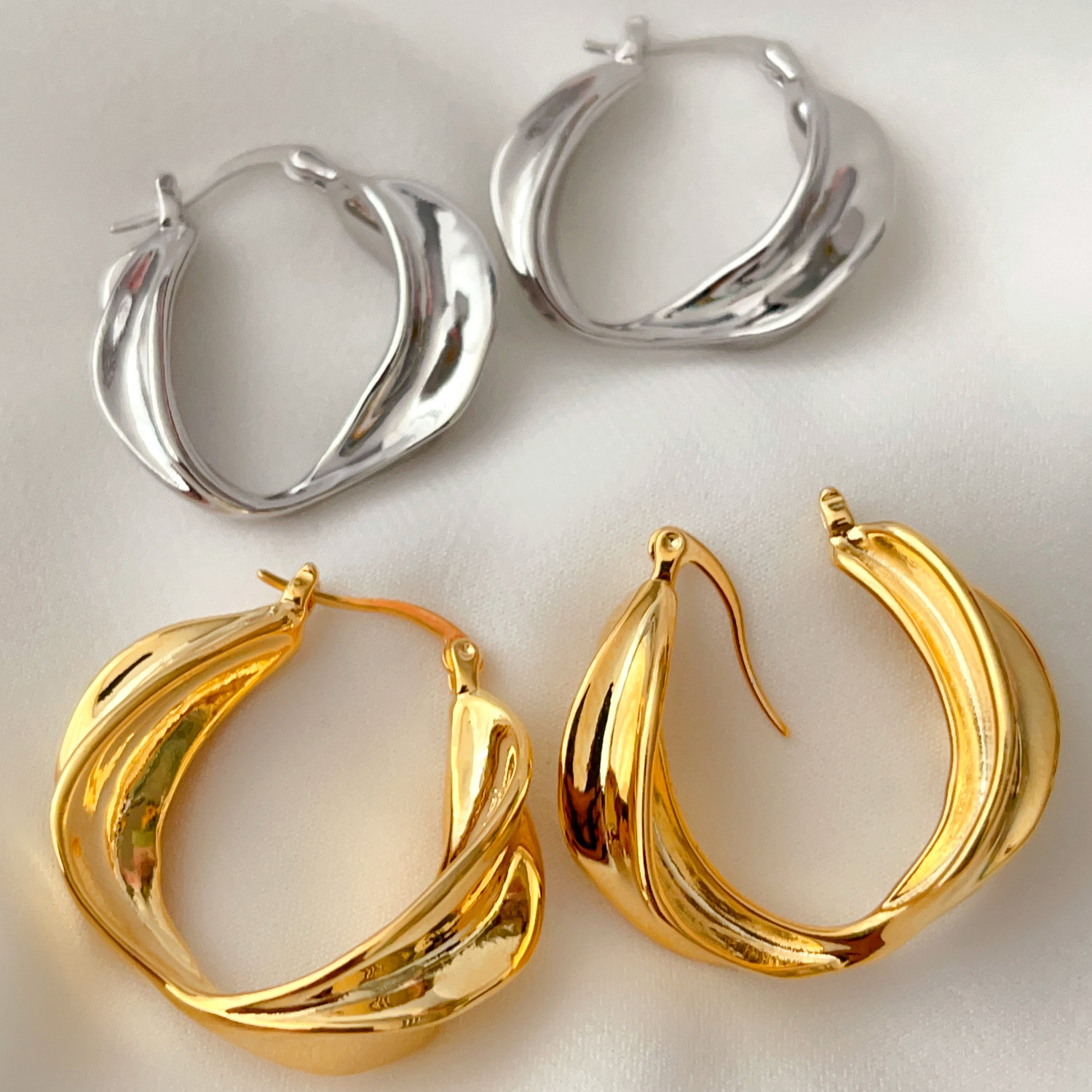 Metal hoops earrings