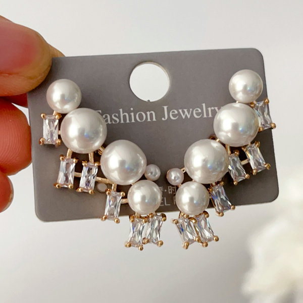 Pearl zircon earrings