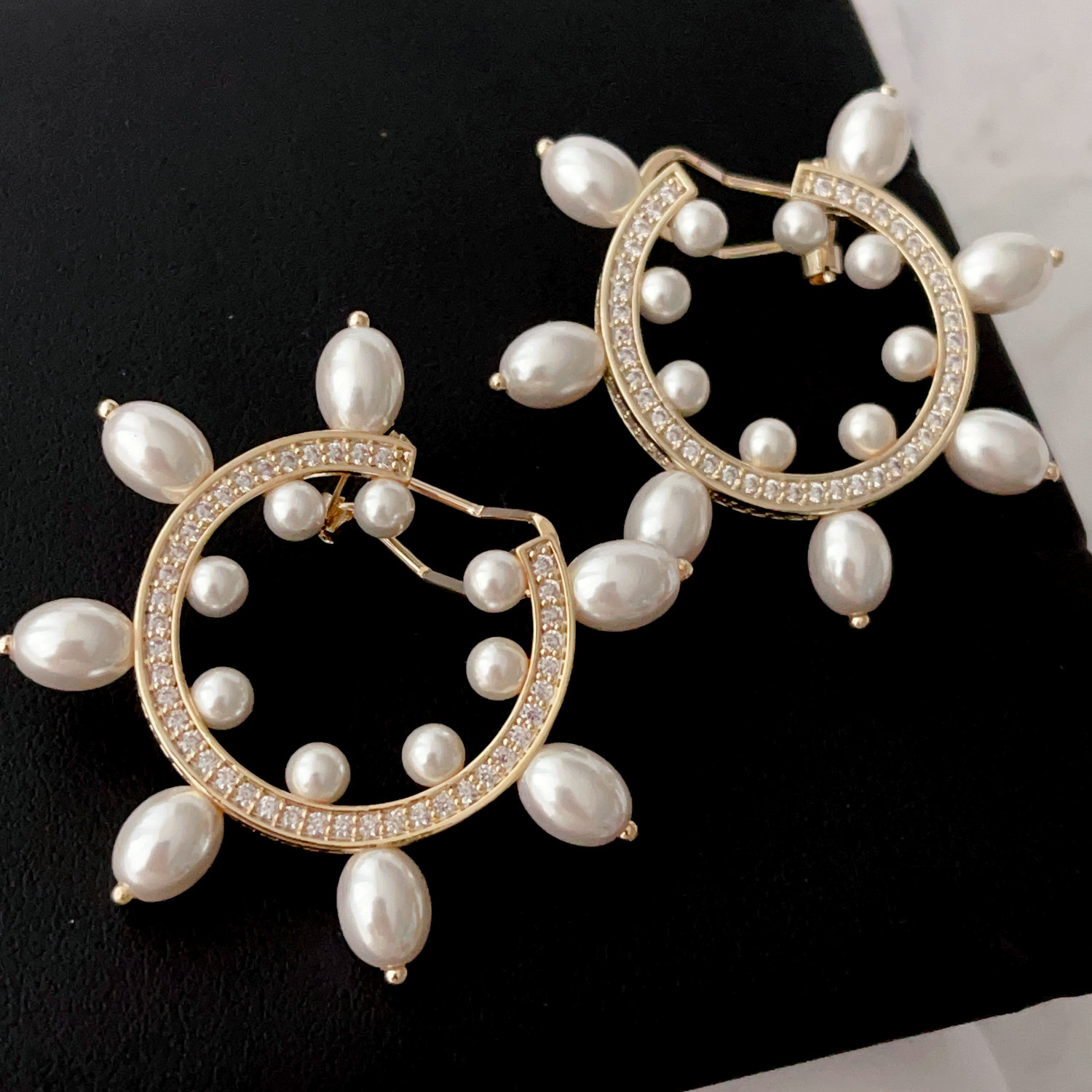 Flower pearl earrings