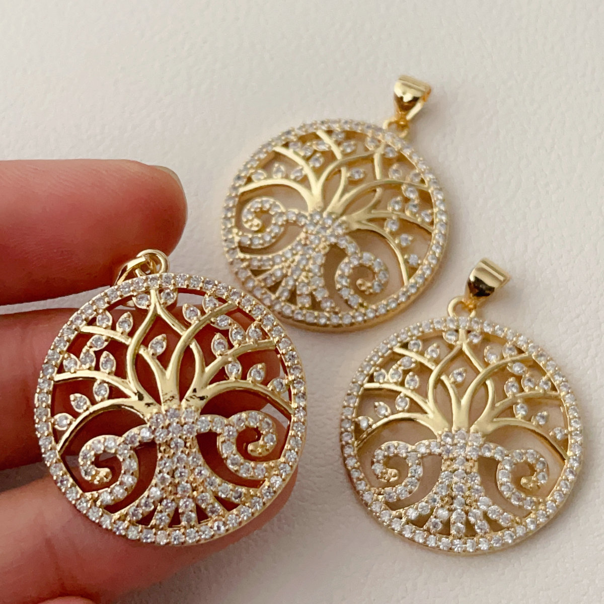Round tree charm