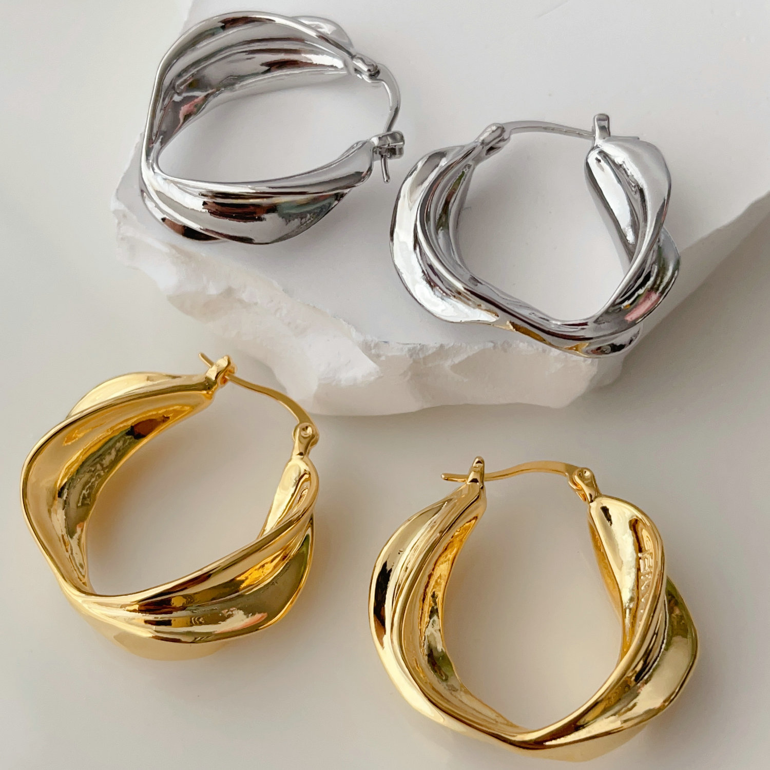 Metal hoops earrings