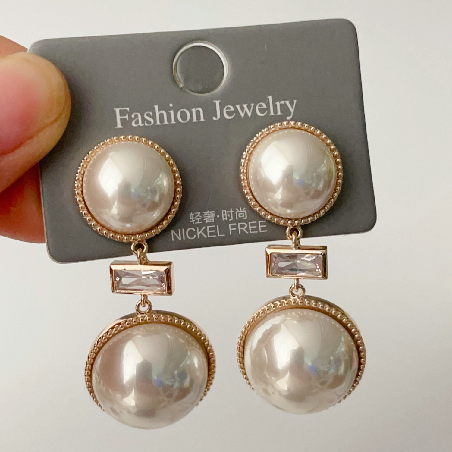 Round pearl earrings