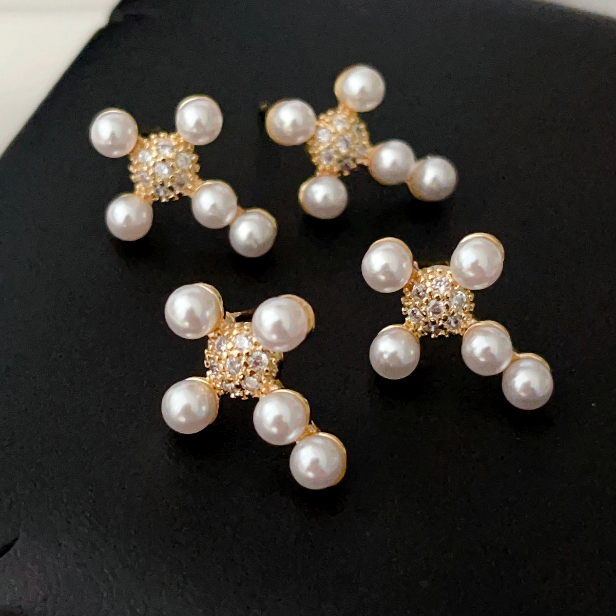 Pearl cross earrings stud