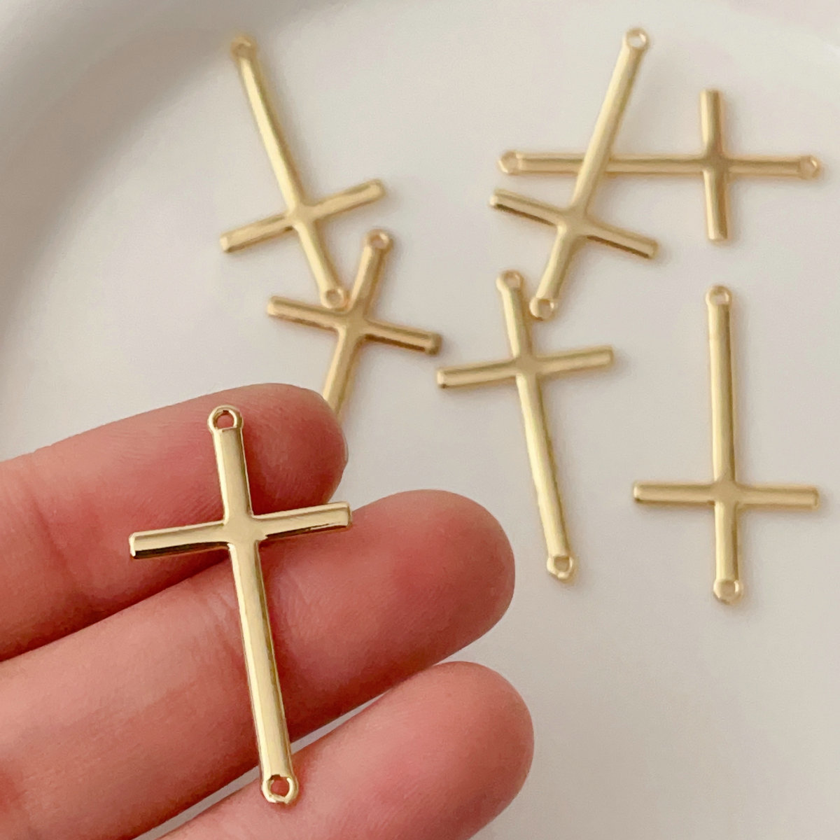 Metal cross connector