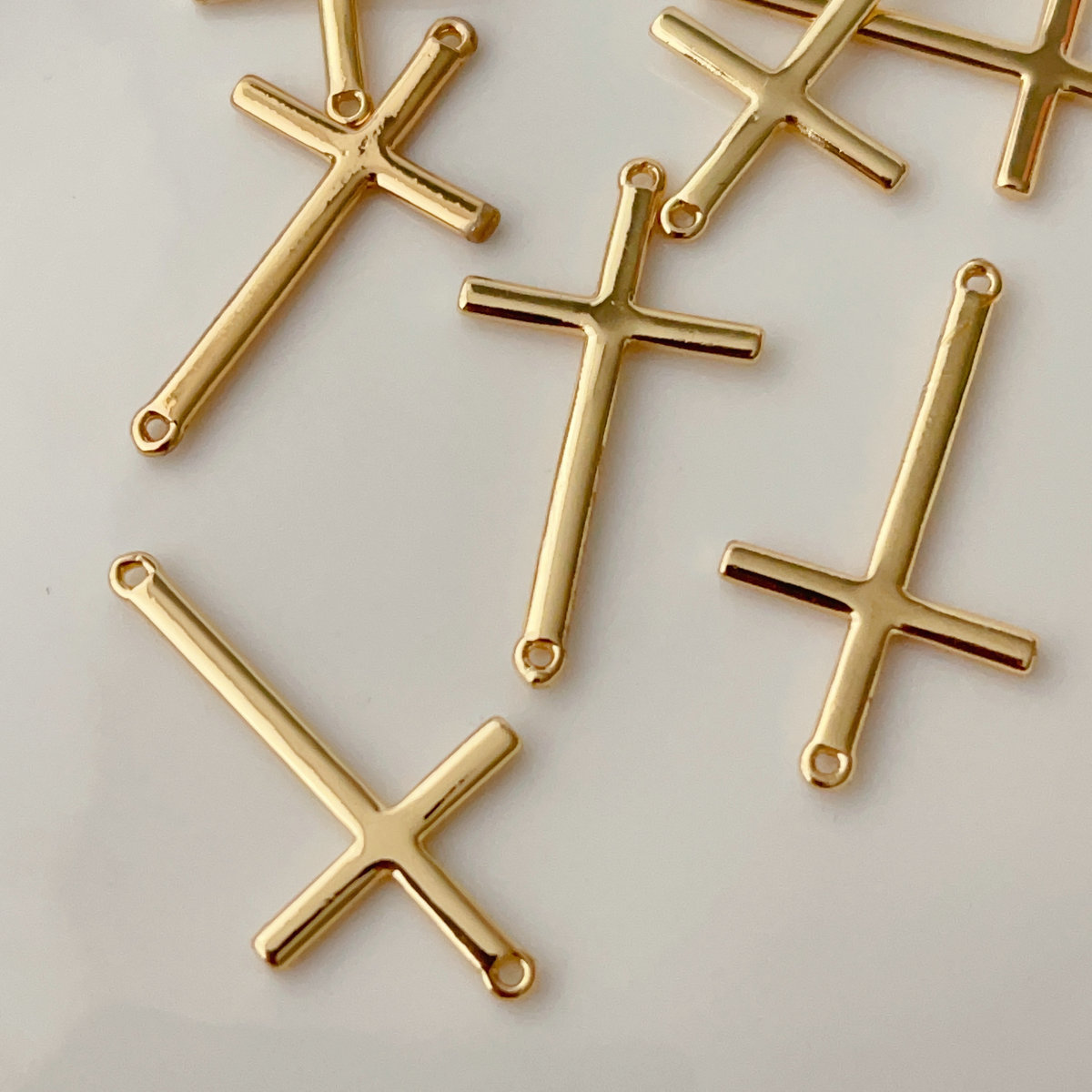 Metal cross connector