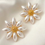 Glass pearl flower earrings white