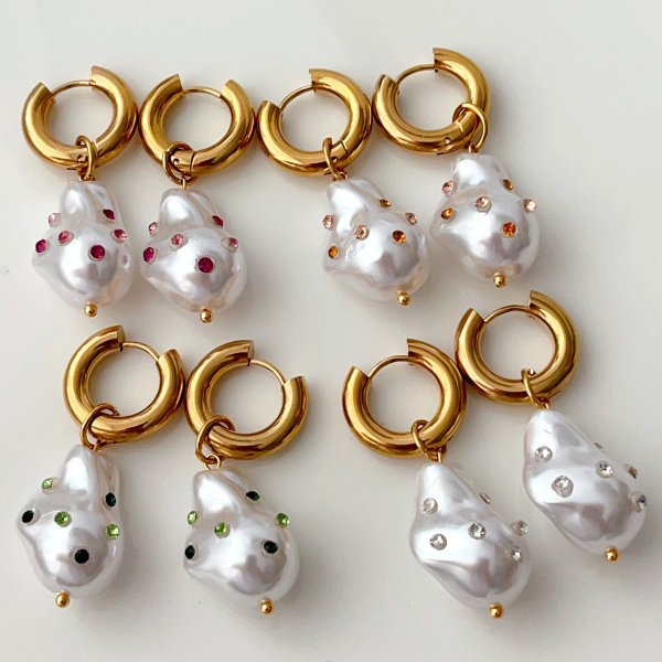 Hoop earrings with glass pearl drop pendant