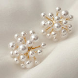 Flower pearl earrings in white