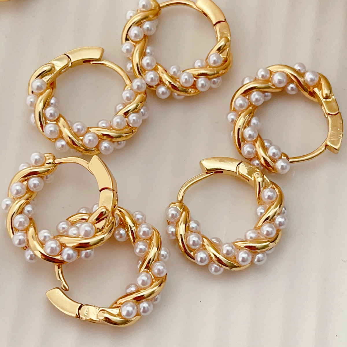 Twist pearl hoops earrings