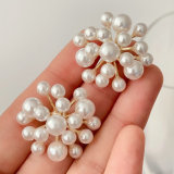 Flower pearl earrings in white