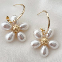 Glass pearl flower earrings