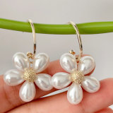 Glass pearl flower earrings