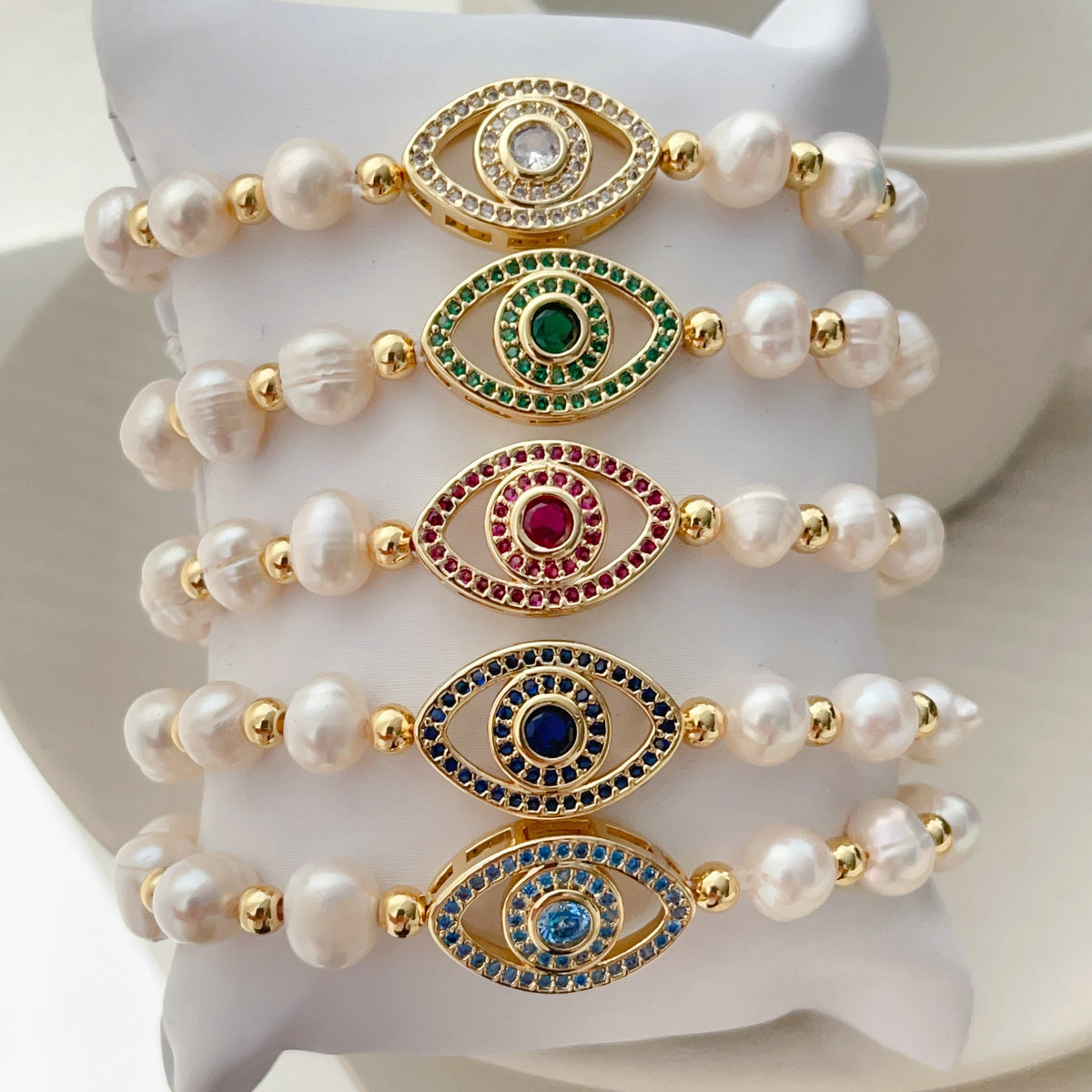 Fresh water pearl eye bracelet
