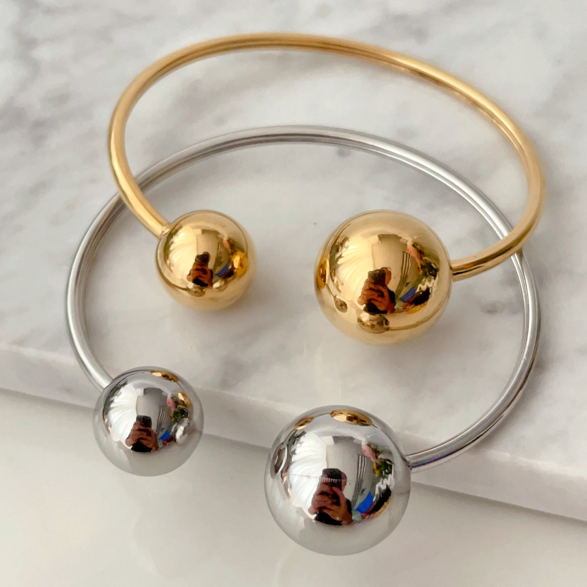 Stainless steel ball bangle